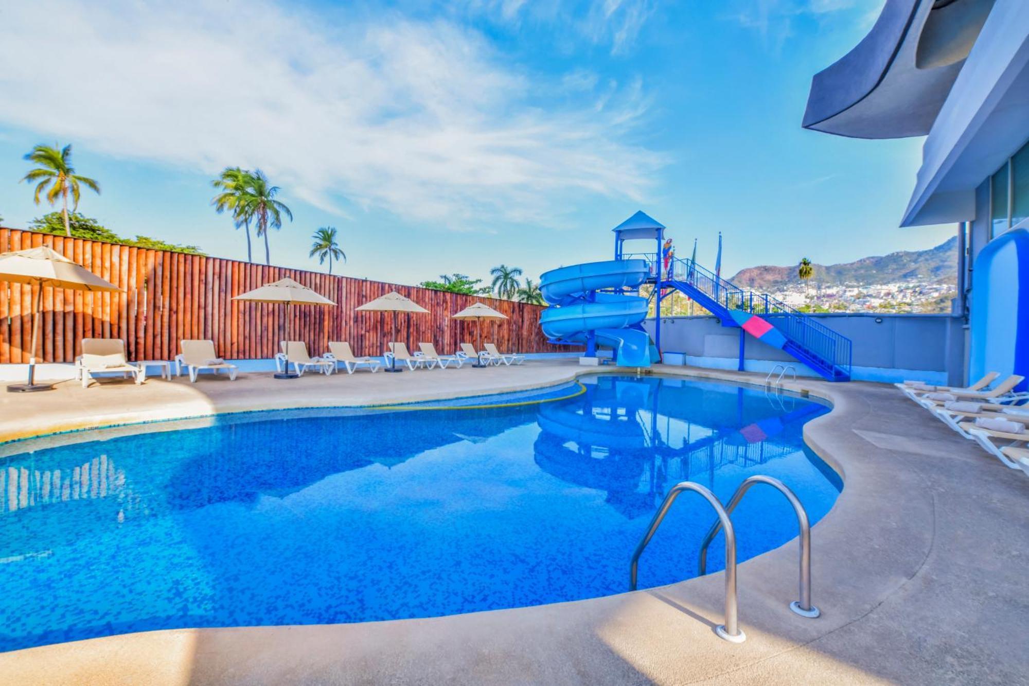Krystal Hotel 3*